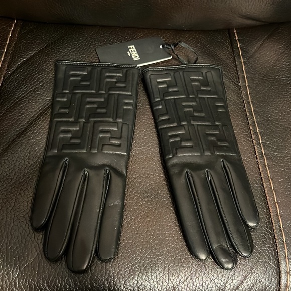 Fendi women’s FF embossed leather logo monogram gloves NWT - Picture 4 of 6